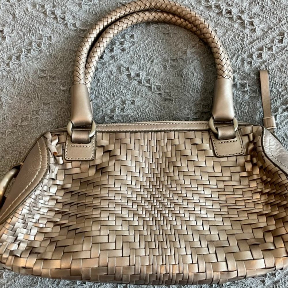 EUC COLE HAAN BARREL BAG IN PEWTER LEATHER